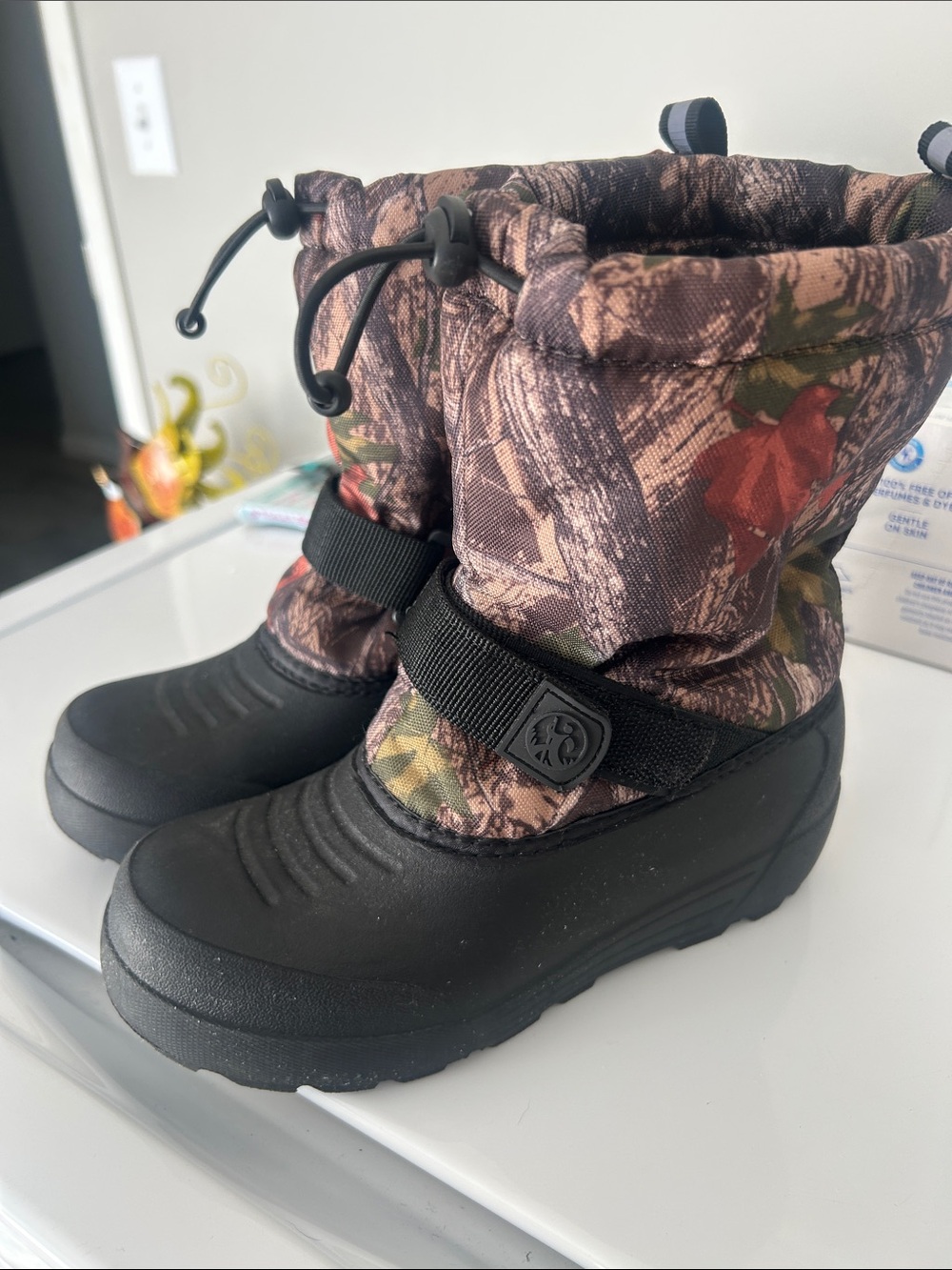 Kids Winter boots Northside camo thinsulate size 2 excellent condition